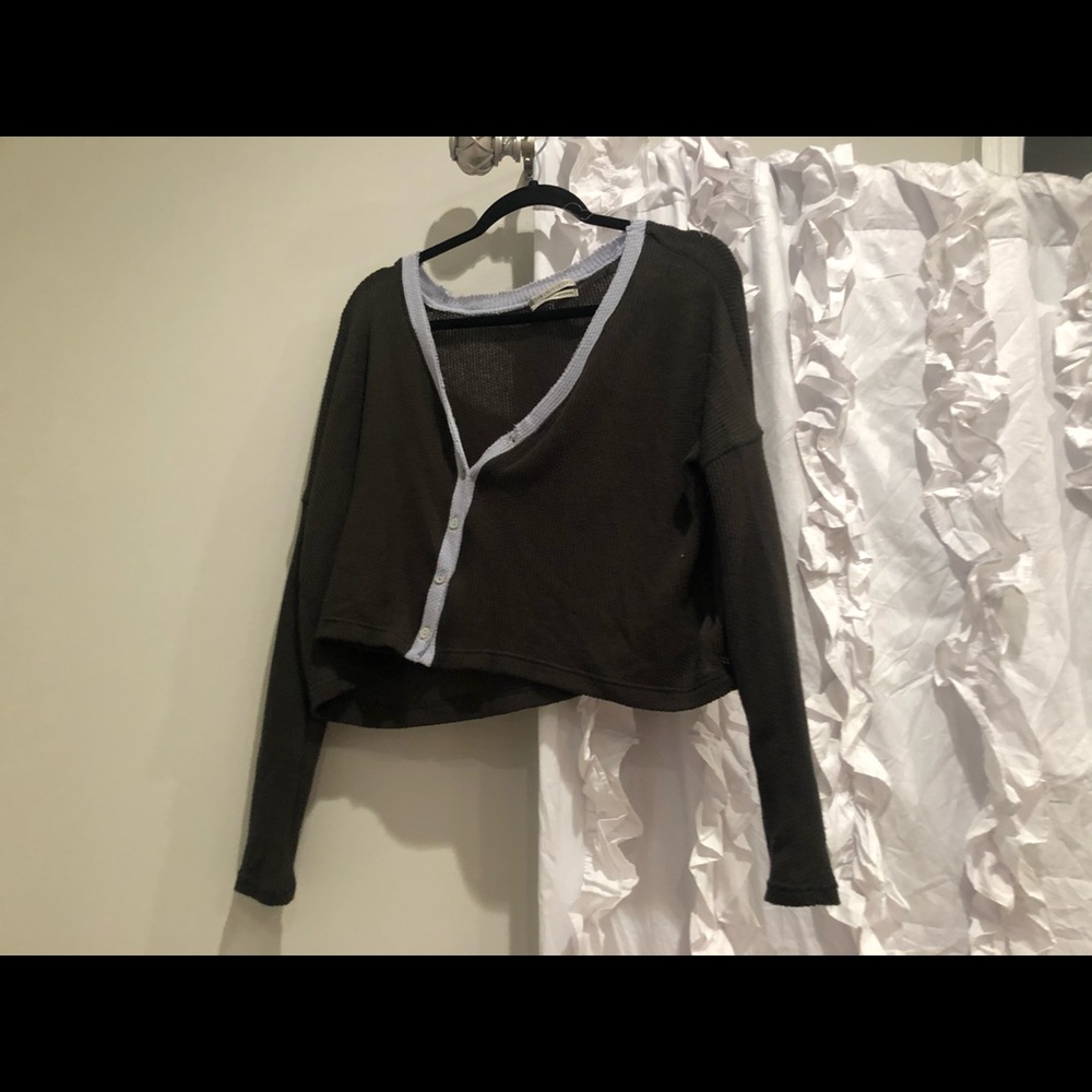 Off the shoulder kind of cropped shirt